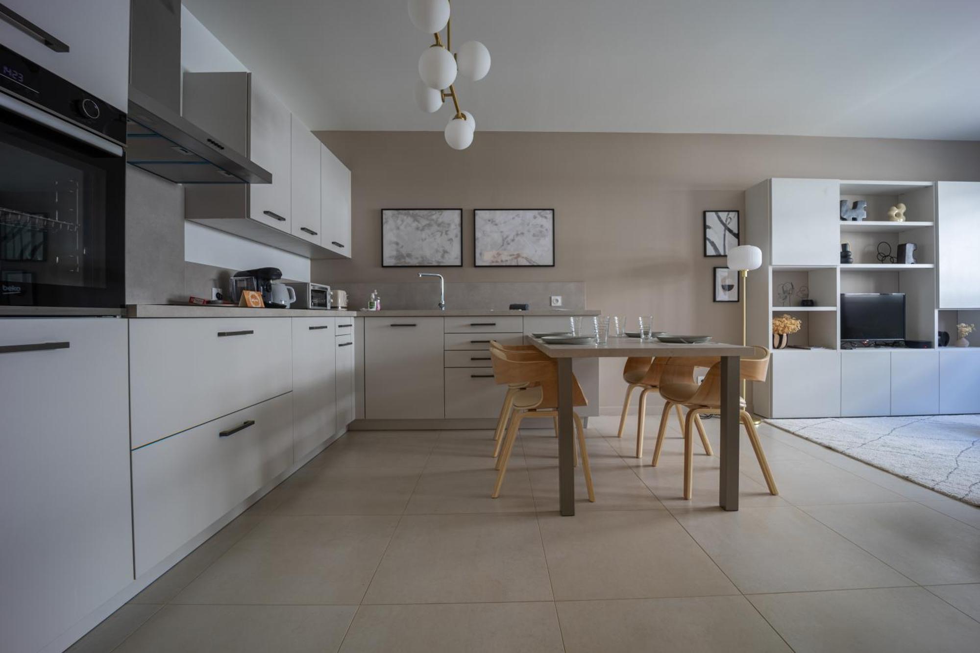 Renove Avec Style Au Coeur D'annecy