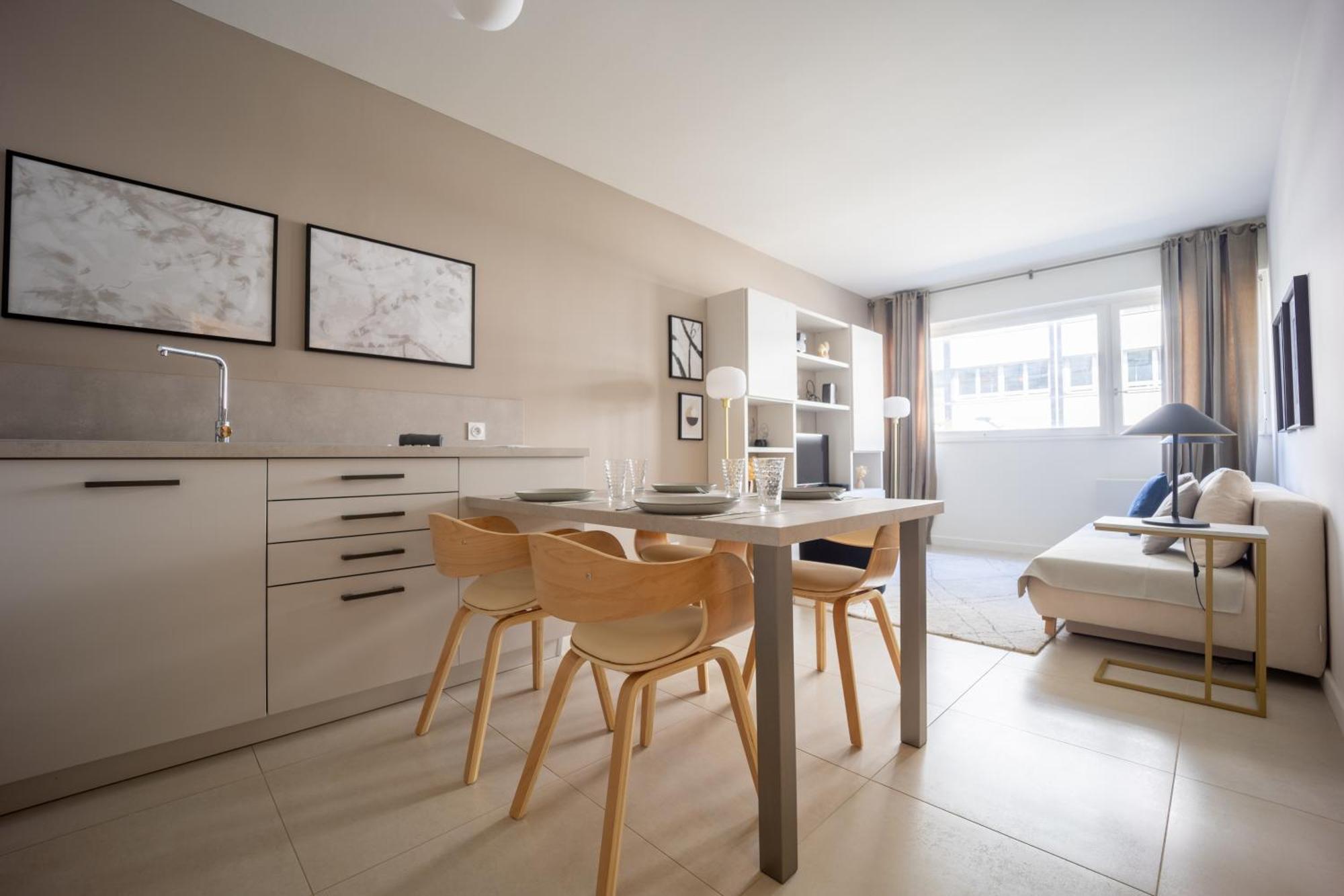 Renove Avec Style Au Coeur D'annecy *